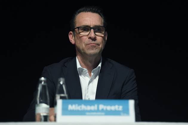 Fußball 3. Liga Mitgliederversammlung MSV Duisburg am 10.04.2024 im Theater am Marientor in Duisburg Michael Preetz ( Geschäftsführer Duisburg )