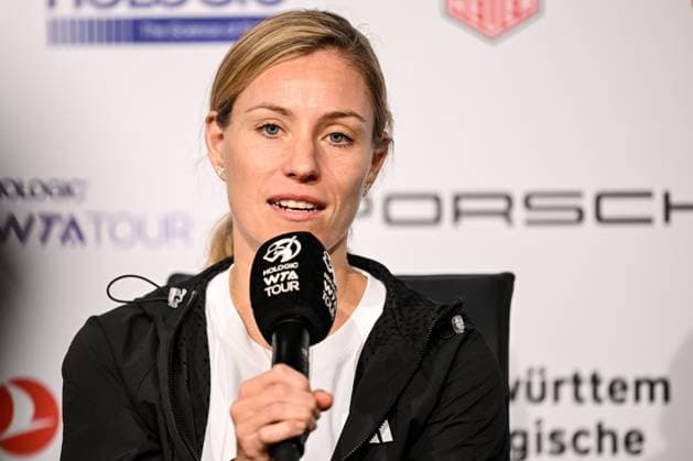16.04.2024, Stuttgart, Germany, Porsche Arena, Porsche Tennis Grand Prix Stuttgart 2024 - Day 2, Angelique Kerber Schaut (Foto H. Langer) . Stuttgart Porsche Arena Germany