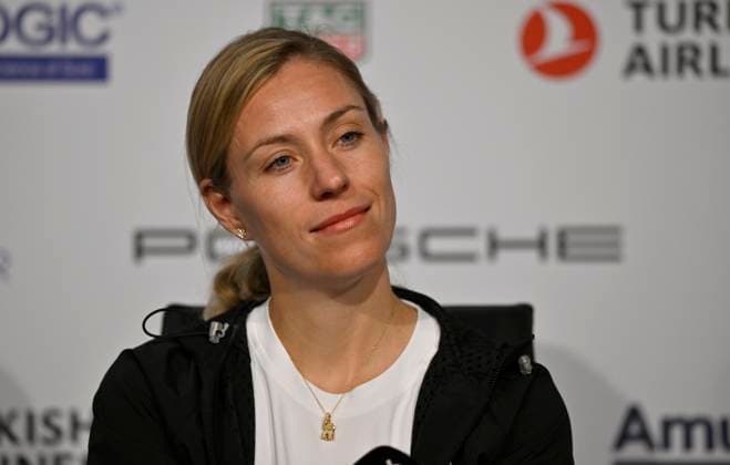 Angelique Kerber (GER) im Interview nachdenklich Tennis Damen Porsche-Cup Porsche Tennis Grand Prix GP Stuttgart 2024 Porsche Arena 16.04.2024 DFL REGULATIONS PROHIBIT ANY USE OF PHOTOGRAPHS AS IMAGE SEQUENCES AND OR QUASI-VIDEO Porsche Tennis Grand Prix GP Stuttgart 2024