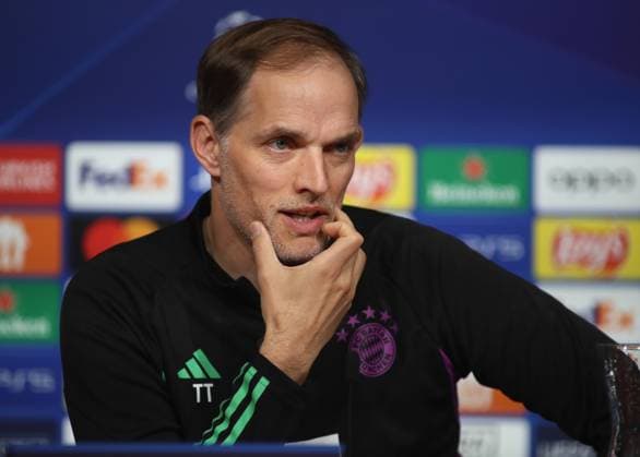 Sport Bilder des Tages München, Deutschland 16. April 2024: Fussball, Herren, UEFA Champions League, Saison 2023 2024, FC Bayern München, Pressekonferenz Hier im Bild Thomas Tuchel, Trainer (FC Bayern München) Kopf, Portrait auf der Pressekonferenz, mit der Hand am Kinn