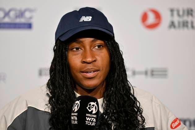 Caroline Garcia (FRA) im Interview Mikrofon Mikro Logo Tennis Damen Porsche-Cup Porsche Tennis Grand Prix GP Stuttgart 2024 Porsche Arena 16.04.2024 DFL REGULATIONS PROHIBIT ANY USE OF PHOTOGRAPHS AS IMAGE SEQUENCES AND OR QUASI-VIDEO Porsche Tennis Grand Prix GP Stuttgart 2024