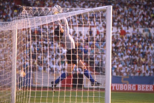 Torwart Walter ZENGA (ITA), Parade, Aktion, Italien (ITA) - Spanien (ESP) 1:0, Fussball EM EURO 1988 in Deutschland, 14.06.1988 im Waldstadion Frankfurt, Â