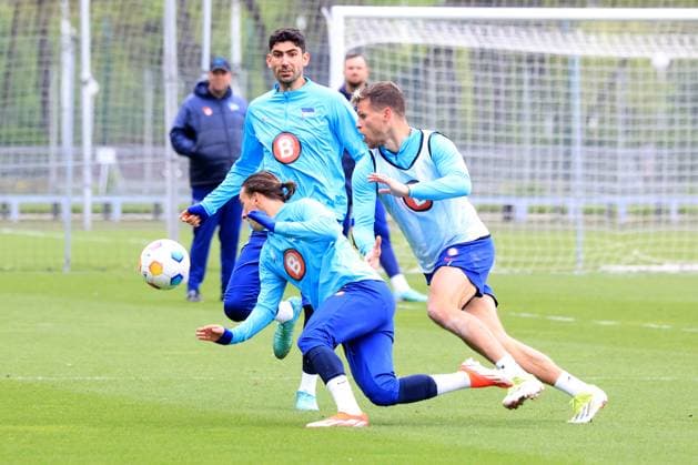 DEU, DFL, 2. FBL Hertha BSC, Training, 16.04.2024, Sportforum, Berlin, DEU, DFL, 2. FBL Hertha BSC, Training, im Bild Michal Karbownik (Hertha BSC Berlin 6), Florian Niederlechner (Hertha BSC Berlin 7), Andreas Bouchalakis (Hertha BSC Berlin 5) DFL - regulations prohibit any use of Photographs as image sequences and or quasi-video Foto: Juergen Engler nordphoto GmbH