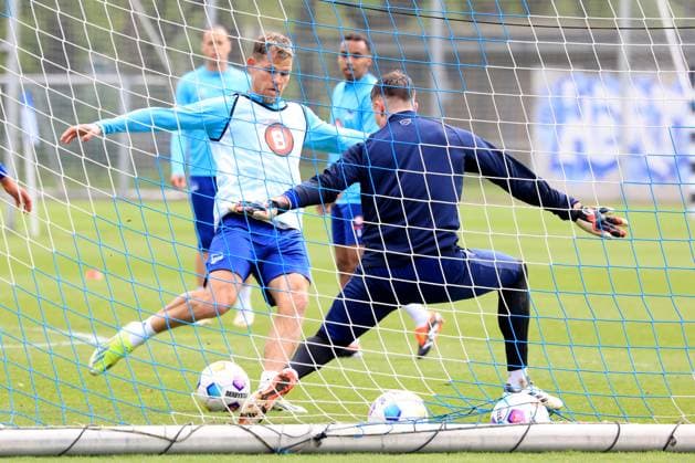 DEU, DFL, 2. FBL Hertha BSC, Training, 16.04.2024, Sportforum, Berlin, DEU, DFL, 2. FBL Hertha BSC, Training, im Bild Florian Niederlechner (Hertha BSC Berlin 7), Tjark Ernst (Hertha BSC Berlin 12) DFL - regulations prohibit any use of Photographs as image sequences and or quasi-video Foto: Juergen Engler nordphoto GmbH