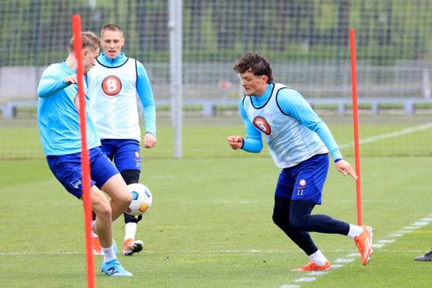 DEU, DFL, 2. FBL Hertha BSC, Training, 16.04.2024, Sportforum, Berlin, DEU, DFL, 2. FBL Hertha BSC, Training, im Bild Fabian Reese (Hertha BSC Berlin 11), Marten Winkler (Hertha BSC Berlin 22), Palko Dardai (Hertha BSC Berlin 27), Co-Trainer Admir Hamzagic (Hertha BSC Berlin) DFL - regulations prohibit any use of Photographs as image sequences and or quasi-video Foto: Juergen Engler nordphoto GmbH