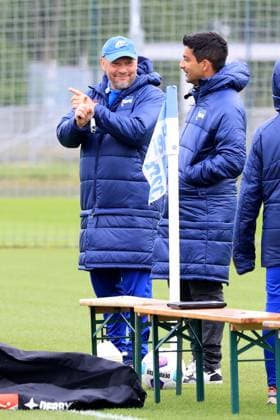DEU, DFL, 2. FBL Hertha BSC, Training, 16.04.2024, Sportforum, Berlin, DEU, DFL, 2. FBL Hertha BSC, Training, im Bild Cheftrainer Pal Dardai (Hertha BSC Berlin), Co-Trainer Admir Hamzagic (Hertha BSC Berlin), Leiter Teammanagement Sami Allagui (Hertha BSC) DFL - regulations prohibit any use of Photographs as image sequences and or quasi-video Foto: Juergen Engler nordphoto GmbH