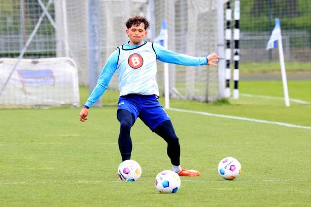 DEU, DFL, 2. FBL Hertha BSC, Training, 16.04.2024, Sportforum, Berlin, DEU, DFL, 2. FBL Hertha BSC, Training, im Bild Fabian Reese (Hertha BSC Berlin 11) DFL - regulations prohibit any use of Photographs as image sequences and or quasi-video Foto: Juergen Engler nordphoto GmbH