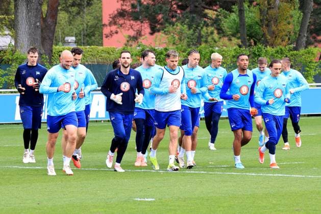DEU, DFL, 2. FBL Hertha BSC, Training, 16.04.2024, Sportforum, Berlin, DEU, DFL, 2. FBL Hertha BSC, Training, im Bild Hertha-Spieler, Auslauftraining, auslaufen nach einem Spiel DFL - regulations prohibit any use of Photographs as image sequences and or quasi-video Foto: Juergen Engler nordphoto GmbH
