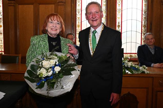 16.04.2024 - Stadt Fürth - SpVgg Greuther Fürth Fuerth - Ehrung Goldenes Kleeblatt - Ingrid Hofmann - - xwoxzix - Ingrid Hofmann ( Geschäftsführende Alleingesellschafterin I.K. Hofmann GmbH ) Dr. Thomas Jung (Oberbürgermeister Stadt Fürth Vorsitzender Wirtschaftsbeirat SpVgg Greuther Fürth )