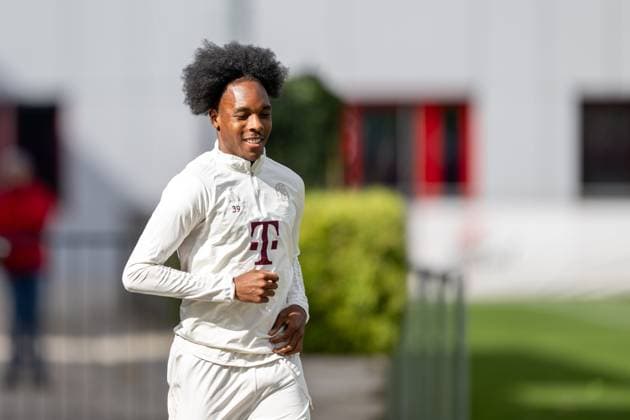 Mathys Tel 39 (FC Bayern Muenchen) mit neuer Frisur, Abschlusstraining vor dem UEFA Champions League-Spiel gegen den FC Arsenal, Saison 2023 2024 an der Saebener Strasse. 16.04.2024 DFB regulations prohibit any use of photographs as image sequences and or quasi-video Muenchen Bayern Deutschland