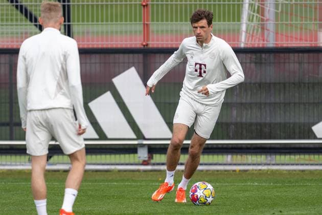 Thomas Mueller 25 (FC Bayern Muenchen) angespannt, Abschlusstraining vor dem UEFA Champions League-Spiel gegen den FC Arsenal, Saison 2023 2024 an der Saebener Strasse. 16.04.2024 DFB regulations prohibit any use of photographs as image sequences and or quasi-video Muenchen Bayern Deutschland