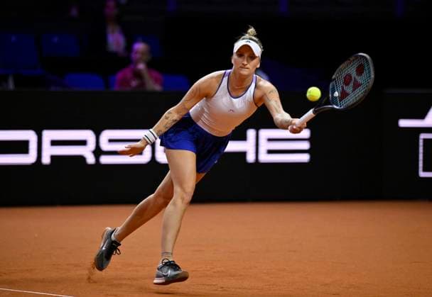 Marketa Vondrousova (CZE) Aktion Tennis Damen Porsche-Cup Porsche Tennis Grand Prix GP Stuttgart 2024 Porsche Arena 16.04.2024 DFL REGULATIONS PROHIBIT ANY USE OF PHOTOGRAPHS AS IMAGE SEQUENCES AND OR QUASI-VIDEO Porsche Tennis Grand Prix GP Stuttgart 2024