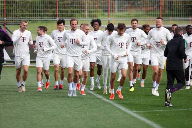 Spieler laufen, Harry Kane (FC Bayern Muenchen, 09), Thomas Mueller (FC Bayern Muenchen, 25), Eric Dier (FC Bayern Muenchen, 15) mit Konrad Laimer (FC Bayern Muenchen, 27) und Matthijs de Ligt (FC Bayern Muenchen, 04) mit Leon Goretzka (FC Bayern Muenchen, 08) und Minjae Kim (FC Bayern Muenchen, 03) mit Raphael Guerreiro (FC Bayern Muenchen, 22), Mathys Tel (FC Bayern Muenchen, 39), Abschlusstraining, FC Bayern Muenchen, Fussball, UEFA Champions League, Viertelfinale Rueckspiel, Saison 23 24, 16.04.2024, Abschlusstraining, FC Bayern Muenchen, Fussball, UEFA Champions League, Viertelfinale Rueckspiel, Saison 23 24, 16.04.2024 Muenchen Copyright: xEibner-Pressefoto JennixMaulx EP_JML