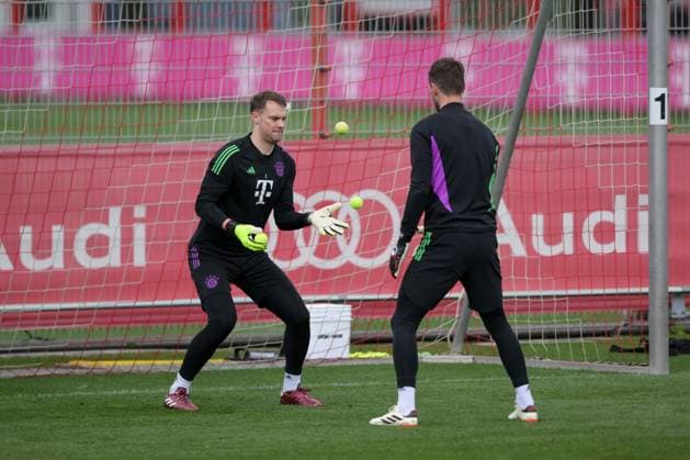 Fußball, Championsleague, 20240416, Abschlusstraining, FC Bayern München - FC Arsenal. Im Bild Manuel NEUER (FC Bayern München, 1) und Sven ULREICH (FC Bayern München, 26) Tennisbälle. München Trainingsgelände Säbener Str. 51 Bayern Deutschland Copyright: Passion2Press MarkusxFischerx