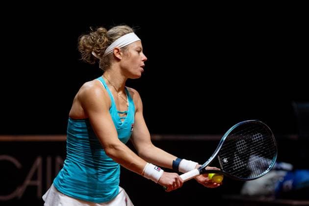 Laura Siegemund (im Bild) beim Aufschlag, Laura Siegemund (Deutschland), Barbora Krejcikova (Tschechien) vs Fang-Hsien Wu (Taiwan), Yifan Xu (China), Damen Doppel, Runde 2, GER, Porsche Tennis Grand Prix Stuttgart, WTA, Tennis Damen 500, 16.04.2024 GER, Porsche Tennis Grand Prix, WTA 500, 16.04.2024 Stuttgart Copyright: xEibner-Pressefoto Memmlerx EP_MMR