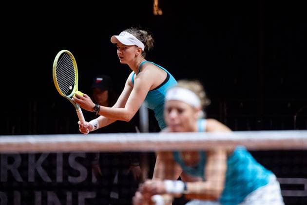 Barbora Krejcikova (Tschechien) im Bild, Laura Siegemund (Deutschland), Barbora Krejcikova (Tschechien) vs Fang-Hsien Wu (Taiwan), Yifan Xu (China), Damen Doppel, Runde 2, GER, Porsche Tennis Grand Prix Stuttgart, WTA, Tennis Damen 500, 16.04.2024 GER, Porsche Tennis Grand Prix, WTA 500, 16.04.2024 Stuttgart Copyright: xEibner-Pressefoto Memmlerx EP_MMR