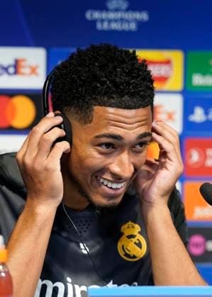 Manchester, England, 16th April 2024. Real Madrid player Jude Bellingham talks at a press conference, PK, Pressekonferenz prior to the Champions League match tomorrow at the Etihad Stadium, Manchester. Picture: Andrew Yates Sportimage EDITORIAL USE ONLY. No use with unauthorised audio, video, data, fixture lists, club league logos or live services. Online in-match use limited to 120 images, no video emulation. No use in betting, games or single club league player publications. SPI-3083-0018