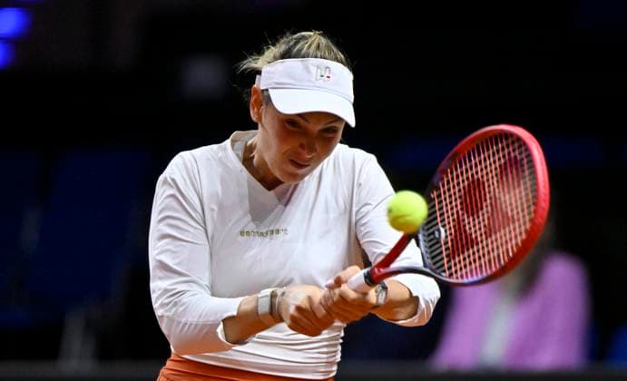 Donna Vekic (CRO) Aktion Tennis Damen Porsche-Cup Porsche Tennis Grand Prix GP Stuttgart 2024 Porsche Arena 16.04.2024 DFL REGULATIONS PROHIBIT ANY USE OF PHOTOGRAPHS AS IMAGE SEQUENCES AND OR QUASI-VIDEO Porsche Tennis Grand Prix GP Stuttgart 2024