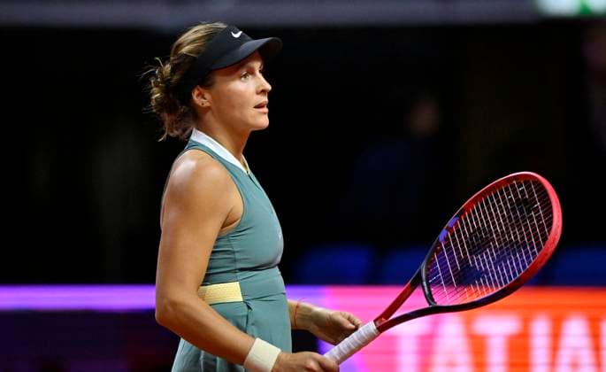 Tatjana Maria (GER) Aktion Tennis Damen Porsche-Cup Porsche Tennis Grand Prix GP Stuttgart 2024 Porsche Arena 16.04.2024 DFL REGULATIONS PROHIBIT ANY USE OF PHOTOGRAPHS AS IMAGE SEQUENCES AND OR QUASI-VIDEO Porsche Tennis Grand Prix GP Stuttgart 2024