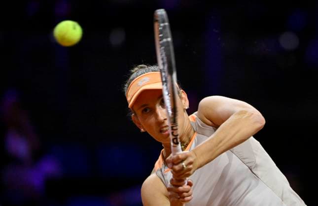 Elise Mertens (BEL) Aktion Tennis Damen Porsche-Cup Porsche Tennis Grand Prix GP Stuttgart 2024 Porsche Arena 16.04.2024 DFL REGULATIONS PROHIBIT ANY USE OF PHOTOGRAPHS AS IMAGE SEQUENCES AND OR QUASI-VIDEO Porsche Tennis Grand Prix GP Stuttgart 2024
