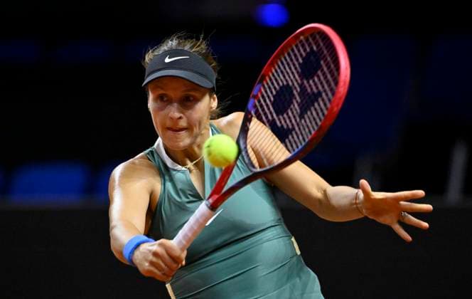Tatjana Maria (GER) Aktion Tennis Damen Porsche-Cup Porsche Tennis Grand Prix GP Stuttgart 2024 Porsche Arena 16.04.2024 DFL REGULATIONS PROHIBIT ANY USE OF PHOTOGRAPHS AS IMAGE SEQUENCES AND OR QUASI-VIDEO Porsche Tennis Grand Prix GP Stuttgart 2024