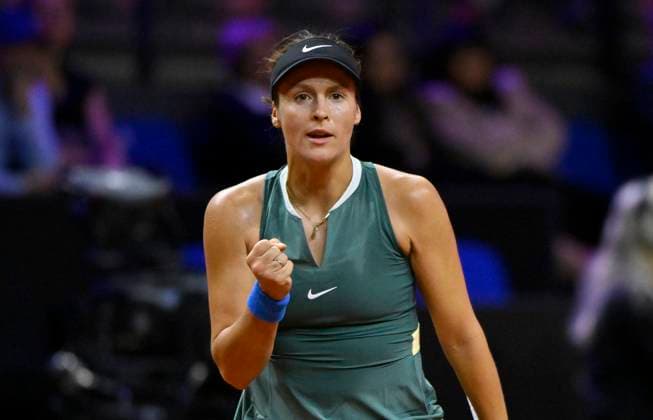 Tatjana Maria (GER) Jubel Freude Emotion Gestik Geste Tennis Damen Porsche-Cup Porsche Tennis Grand Prix GP Stuttgart 2024 Porsche Arena 16.04.2024 DFL REGULATIONS PROHIBIT ANY USE OF PHOTOGRAPHS AS IMAGE SEQUENCES AND OR QUASI-VIDEO Porsche Tennis Grand Prix GP Stuttgart 2024