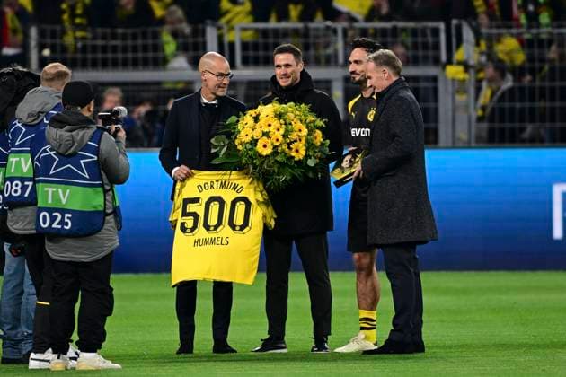 Ehrung von Mats Hummels 15 (Borussia Dortmund) für 500 Spiele, Borussia Dortmund vs. Atletico Madrid, Fussball, Champions League, Achtelfinale, 16.04.2024 Dortmund Nordrhein-Westfalen Deutschland