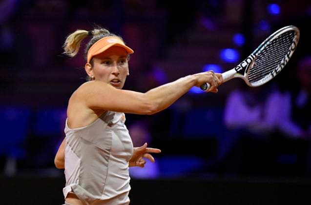 Elise Mertens (BEL) Aktion Tennis Damen Porsche-Cup Porsche Tennis Grand Prix GP Stuttgart 2024 Porsche Arena 16.04.2024 DFL REGULATIONS PROHIBIT ANY USE OF PHOTOGRAPHS AS IMAGE SEQUENCES AND OR QUASI-VIDEO Porsche Tennis Grand Prix GP Stuttgart 2024