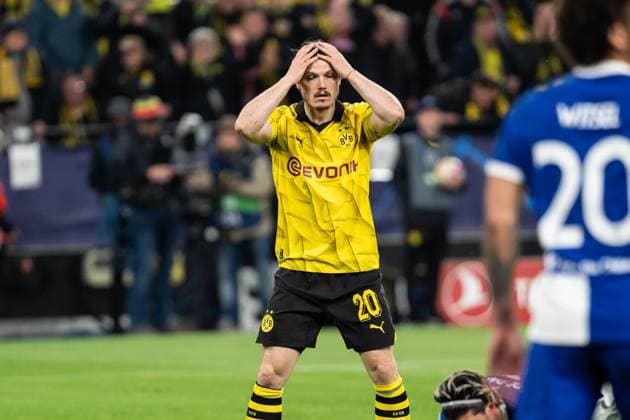 GER, UEFA Champions League, Borussia Dortmund vs Atlà tico Madrid Atletico Madrid 16.04.2024, Signal Iduna Park, Dortmund, GER, UEFA Champions League, Borussia Dortmund vs Atlà tico Madrid Atletico Madrid Im Bild: Marcel Sabitzer (BV Borussia Dortmund, 20) verärgert, enttäuscht, sauer, Hände am Kopf, Gestik, Mimik, Emotionen