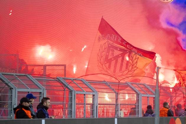 UEFA Champions League, Borussia Dortmund - Atletico Madrid, 16.04.2023 Die Fans aus Madrid zünden Pyrotechnik. UEFA Champions League, Borussia Dortmund - Atletico Madrid, Rückspiel Viertelfinale, am 16.04.2023, Signal Iduna Park, Dortmund UEFA regulations prohibit any use of photographs as image sequences and or quasi-video Copyright: xBEAUTIFULxSPORTS Meuselx