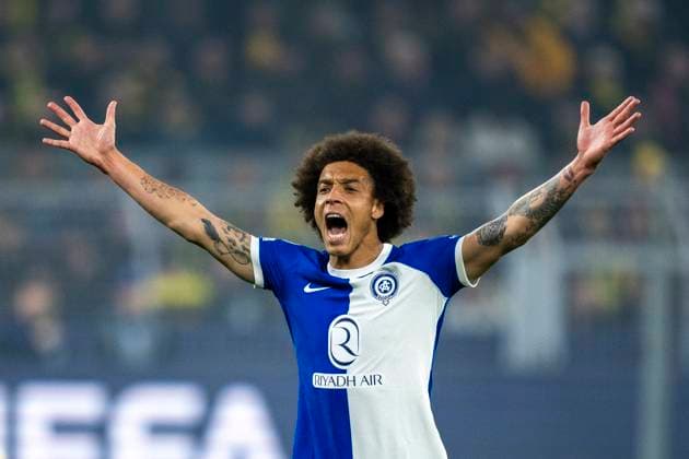 Fußball: Champions League. Rückspiel Viertelfinale, Borussia Dortmund - Atletico Madrid am 16.04.2024 im Signal-Iduna-Park: Madrids Axel Witsel beschwert sich. WICHTIGER HINWEIS: Gemäß den Vorgaben der UEFA ist es untersagt, in dem Stadion und oder vom Spiel angefertigte Fotoaufnahmen in Form von Sequenzbildern und oder videoähnlichen Fotostrecken zu verwerten bzw. verwerten zu lassen. Copyright: xKirchner DavidxInderliedx