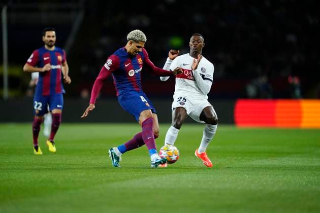 FC Barcelona, Barca v Paris Saint-Germain: Quarter-final Second Leg - UEFA Champions League 2023 24 Ronald Araujo centre-back of Barcelona and Uruguay and Nuno Mendes left-back of PSG and Portugal compete for the ball during the UEFA Champions League quarter-final second leg match between FC Barcelona and Paris Saint-Germain at Estadi Olimpic Lluis Companys on April 16, 2024 in Barcelona, Spain. Barcelona Spain  Copyright: xJosexBretonx originalFilename:breton-fcbarcel240416_npUXD.jpg