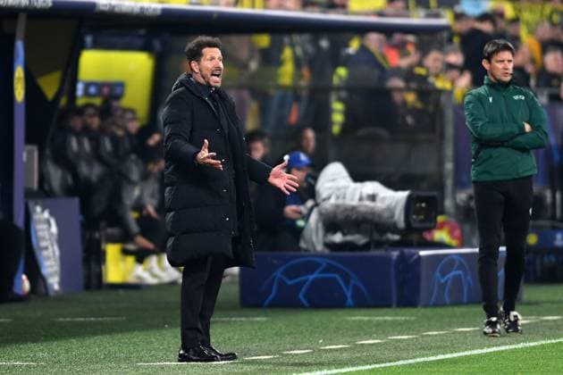 16.04.2024, Dortmund, Germany, Signal-Iduna-Park, Borussia Dortmund vs Atletico Madrid - UEFA Champions League 2023 24 - Quarter-final Second Leg, Trainer Diego Simeone (Atletico Madrid) gestikuliert, gestik (Foto Ralf Treese) Dortmund Signal-Iduna-Park North Rhine-Westphalia Germany