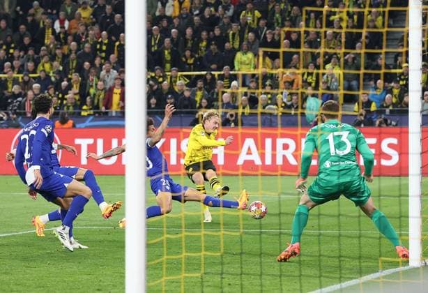 Julian Brandt of Borussia Dortmund scores the opening goal Borussia Dortmund v Atletico Madrid, UEFA Champions League, Quarter Final, Second Leg, Football, Signal Iduna Park, Dortmund, Germany - 16 Apr 2024 EDITORIAL USE ONLY No use with unauthorised audio, video, data, fixture lists, club league logos or live services. Online in-match use limited to 120 images, no video emulation. No use in betting, games or single club league player publications. Copyright: xMichaelxZemanek Shutterstockx 14434932k