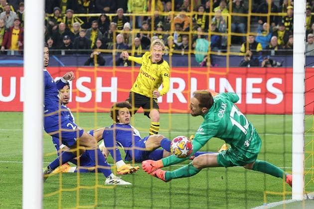 Julian Brandt of Borussia Dortmund scores the opening goal Borussia Dortmund v Atletico Madrid, UEFA Champions League, Quarter Final, Second Leg, Football, Signal Iduna Park, Dortmund, Germany - 16 Apr 2024 EDITORIAL USE ONLY No use with unauthorised audio, video, data, fixture lists, club league logos or live services. Online in-match use limited to 120 images, no video emulation. No use in betting, games or single club league player publications. Copyright: xMichaelxZemanek Shutterstockx 14434932l