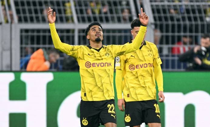 Fussball, Champions League, Deutschland, Herren, Saison 2023 2024, Viertelfinale Rückspiel, Signal Iduna Park Dortmund: Bor. Dortmund - Atletico Madrid; Jubel Ian Maatsen (BVB) nach seinem Tor zum 2:0. Jubel, Freude, Aktion. UEFA REGULATIONS PROHIBIT ANY USE OF PHOTOGRAPHS AS IMAGE SEQUENCES AND OR QUASI-VIDEO