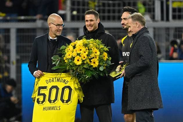 16.04.2024, xjrdrx, Fussball UEFA Champions League, Borussia Dortmund - Atletico Madrid emspor, v.l. Ehrung fuer für Mats Hummels (Borussia Dortmund) 500 Spiele mit Sebastian Kehl (Leiter Lizenzbereich Borussia Dortmund) Geschaeftsfuehrer Hans-Joachim Watzke (Borussia Dortmund) (DFL DFB REGULATIONS PROHIBIT ANY USE OF PHOTOGRAPHS as IMAGE SEQUENCES and or QUASI-VIDEO) Dortmund