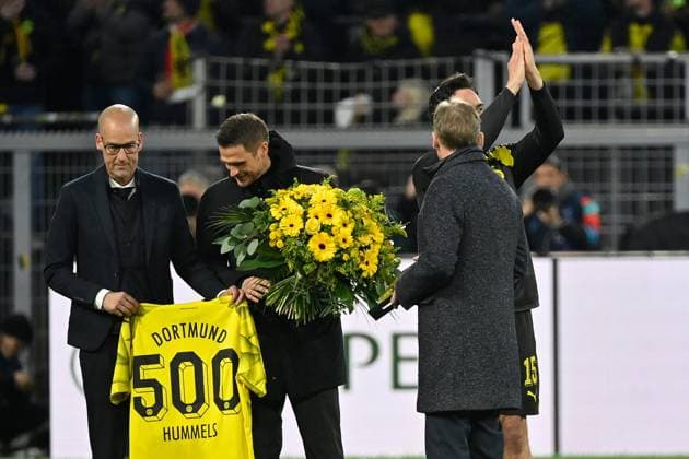 16.04.2024, xjrdrx, Fussball UEFA Champions League, Borussia Dortmund - Atletico Madrid emspor, v.l. Ehrung fuer für Mats Hummels (Borussia Dortmund) 500 Spiele mit Sebastian Kehl (Leiter Lizenzbereich Borussia Dortmund) Geschaeftsfuehrer Hans-Joachim Watzke (Borussia Dortmund) (DFL DFB REGULATIONS PROHIBIT ANY USE OF PHOTOGRAPHS as IMAGE SEQUENCES and or QUASI-VIDEO) Dortmund