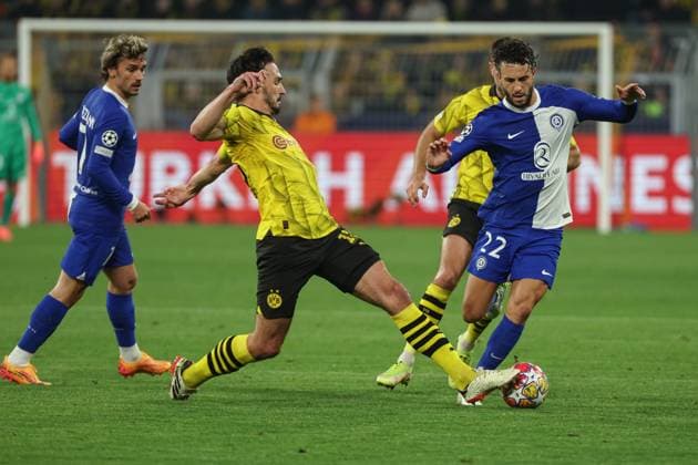 Champions League - Borussia Dortmund - Atletico Madrid am 16.04.2024 im Signal Iduna Park in Dortmund Mats Hummels (Dortmund 15) gegen Mario Hermoso Canseco (Atletico Madrid 22)
