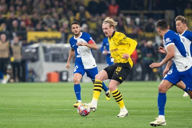 GER, UEFA Champions League, Borussia Dortmund vs AtlÃ tico Madrid Atletico Madrid 16.04.2024, Signal Iduna Park, Dortmund, GER, UEFA Champions League, Borussia Dortmund vs AtlÃ tico Madrid Atletico Madrid Im Bild: Julian Brandt (BV Borussia Dortmund, 19) Einzelaktion; Ganzkörper Ganzkoerper ; Ball am Fuss;