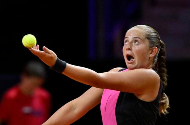 Jelena Ostapenko (LAT) Aktion Aufschlag Tennis Damen Porsche-Cup Porsche Tennis Grand Prix GP Stuttgart 2024 Porsche Arena 16.04.2024 DFL REGULATIONS PROHIBIT ANY USE OF PHOTOGRAPHS AS IMAGE SEQUENCES AND OR QUASI-VIDEO Porsche Tennis Grand Prix GP Stuttgart 2024