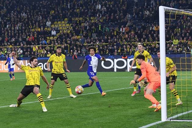 Fußball Champions League Viertelfinale Borussia Dortmund - Atletico Madrid am 16.04.2024 im Signal Iduna Park in Dortmund Tor zum 2:1 durch ein Eigentor von Mats Hummels ( Dortmund )