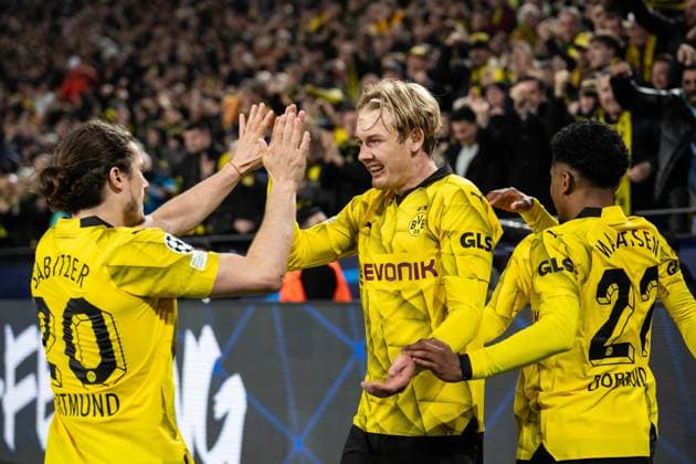 GER, UEFA Champions League, Borussia Dortmund vs Atlà tico Madrid Atletico Madrid 16.04.2024, Signal Iduna Park, Dortmund, GER, UEFA Champions League, Borussia Dortmund vs Atlà tico Madrid Atletico Madrid Im Bild: Torjubel Jubel ueber das Tor zum 1:0 durch Julian Brandt (BV Borussia Dortmund, 19) Marcel Sabitzer (BV Borussia Dortmund, 20) Ian Maatsen (BV Borussia Dortmund, 22)