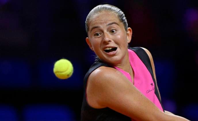 Sport Bilder des Tages Jelena Ostapenko (LAT) Aktion Tennis Damen Porsche-Cup Porsche Tennis Grand Prix GP Stuttgart 2024 Porsche Arena 16.04.2024 DFL REGULATIONS PROHIBIT ANY USE OF PHOTOGRAPHS AS IMAGE SEQUENCES AND OR QUASI-VIDEO Porsche Tennis Grand Prix GP Stuttgart 2024