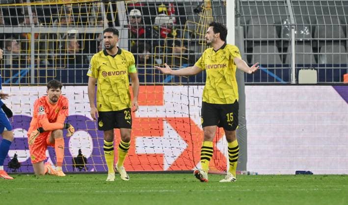 v.re., Mats Hummels (Borussia Dortmund), Emre Can (Borussia Dortmund), Torwart Gregor Kobel (Borussia Dortmund) nach dem 2:2 16.04.2024, Fussball Champions League, Saison 2023 2024, Viertelfinale Rückspiel, Borussia Dortmund - Atletico Madrid Dortmund Signal Iduna Park Nordrhein Westfalen Deutschland