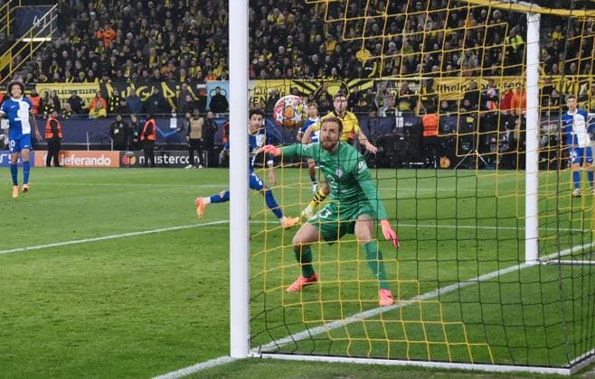 Sport Bilder des Tages Niclas Füllkrug (Borussia Dortmund), hinten erzielt das Tor zum 3:2 16.04.2024, Fussball Champions League, Saison 2023 2024, Viertelfinale Rückspiel, Borussia Dortmund - Atletico Madrid Dortmund Signal Iduna Park Nordrhein Westfalen Deutschland