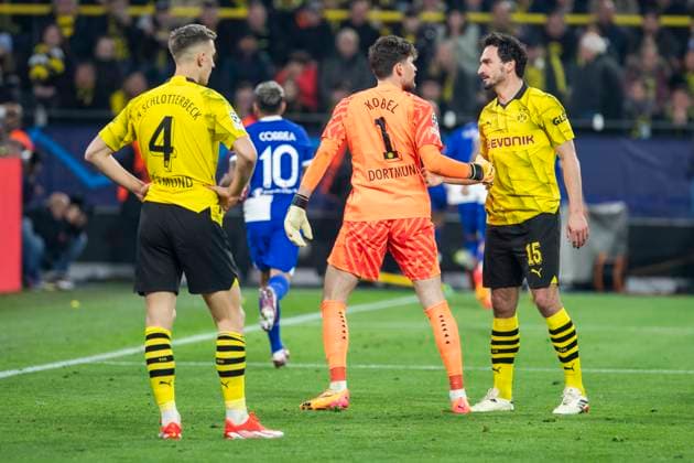 UEFA Champions League, Borussia Dortmund - Atletico Madrid, 16.04.2023 Nico Schlotterbeck (Borussia Dortmund, 4), Gregor Kobel (Borussia Dortmund, 1) und Mats Hummels (Borussia Dortmund, 15) nach dem Gegentor. UEFA Champions League, Borussia Dortmund - Atletico Madrid, Rückspiel Viertelfinale, am 16.04.2023, Signal Iduna Park, Dortmund UEFA regulations prohibit any use of photographs as image sequences and or quasi-video Copyright: xBEAUTIFULxSPORTS Meuselx