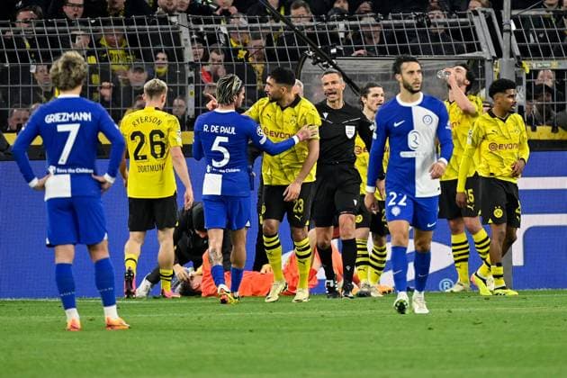 16.04.2024, xjrdrx, Fussball UEFA Champions League, Borussia Dortmund - Atletico Madrid emspor, v.l. Rudelbildung nach dem Zusammenstoss Cesar Azpilicueta (Atletico Madrid) mit Gregor Kobel (Borussia Dortmund) Rodrigo de Paul (Atletico Madrid) Emre Can (Borussia Dortmund) gestikuliert gibt Anweisungen mit den Armen gestikulieren gives instructions, gesticulate. (DFL DFB REGULATIONS PROHIBIT ANY USE OF PHOTOGRAPHS as IMAGE SEQUENCES and or QUASI-VIDEO) Dortmund