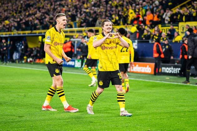 16.04.2024 - Fußball, 2023 2024, UEFA Champions League, Viertelfinale, Borussia Dortmund - Atletico Madrid: (R) Marcel Sabitzer (Dortmund) jubelt nach seinem Tor zum 4:2 mit (L) Nico Schlotterbeck (Dortmund)