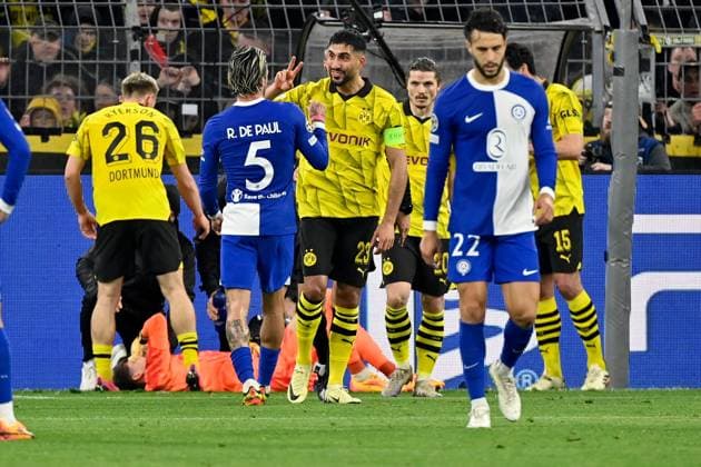 16.04.2024, xjrdrx, Fussball UEFA Champions League, Borussia Dortmund - Atletico Madrid emspor, v.l. Rudelbildung nach dem Zusammenstoss Cesar Azpilicueta (Atletico Madrid) mit Gregor Kobel (Borussia Dortmund) Rodrigo de Paul (Atletico Madrid) Emre Can (Borussia Dortmund) gestikuliert gibt Anweisungen mit den Armen gestikulieren gives instructions, gesticulate. (DFL DFB REGULATIONS PROHIBIT ANY USE OF PHOTOGRAPHS as IMAGE SEQUENCES and or QUASI-VIDEO) Dortmund